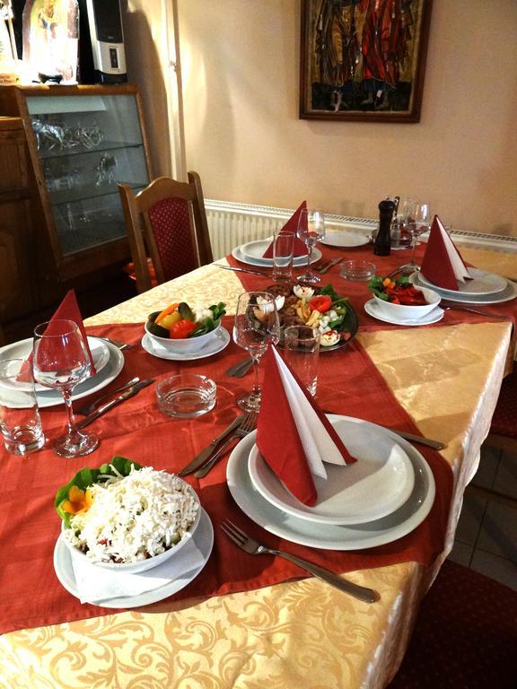 Nasa Tvrdava Guest Accommodation Нови-Сад Экстерьер фото